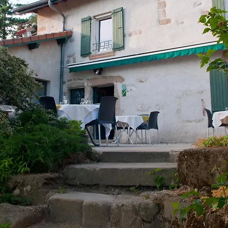 Logis Les Vieilles فندق 2*