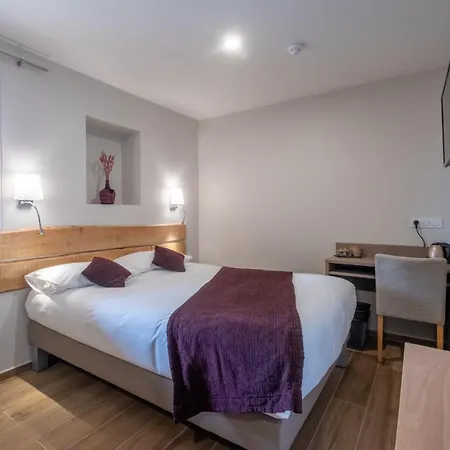 Logis Les Vieilles Hotel