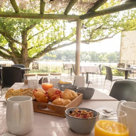 Hotel Logis Les Vieilles 2*