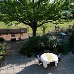 Logis Les Vieilles Отель Granges-les-Beaumont