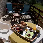 Отель Logis Les Vieilles Granges-les-Beaumont