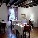 Отель Logis Les Vieilles Granges-les-Beaumont