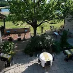 Отель Logis Les Vieilles Granges-les-Beaumont