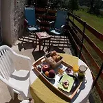 Logis Les Vieilles Отель 2*