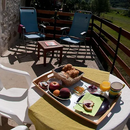 Otel Logis Les Vieilles Granges-les-Beaumont