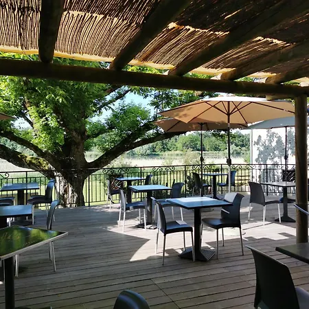 Logis Les Vieilles Отель Granges-les-Beaumont
