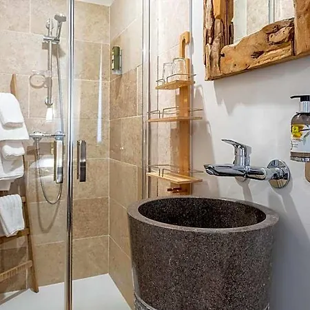 Otel Logis Les Vieilles Granges-les-Beaumont