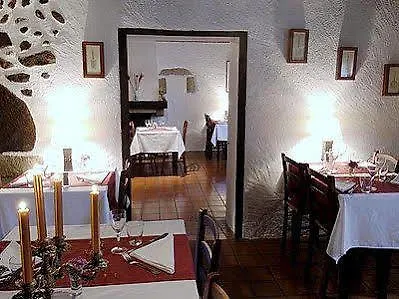 Logis Les Vieilles Hotel